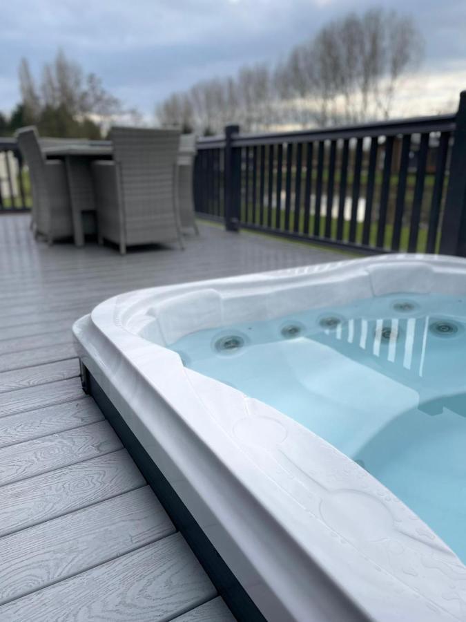 Black Moorhen Lodge With Hot Tub York Exteriér fotografie